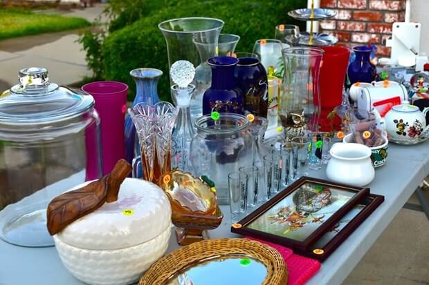 How To Prepare For A Garage Sale Garage Sale Tips Yard Sale